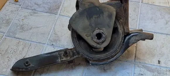 Hyundai Sonata Engine mount bracket 218343K000