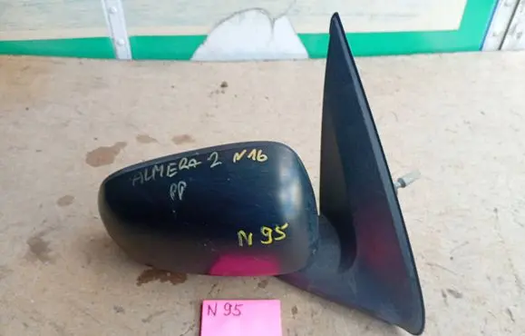Nissan Almera Front door electric wing mirror