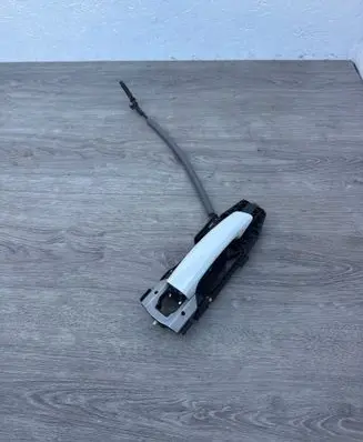 Audi A3 S3 8V Front door exterior handle/bracket 8V0837885 32411804S