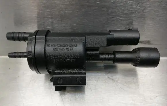 Mercedes-Benz C W205 Turbo solenoid valve 0025407097 48B43625C02