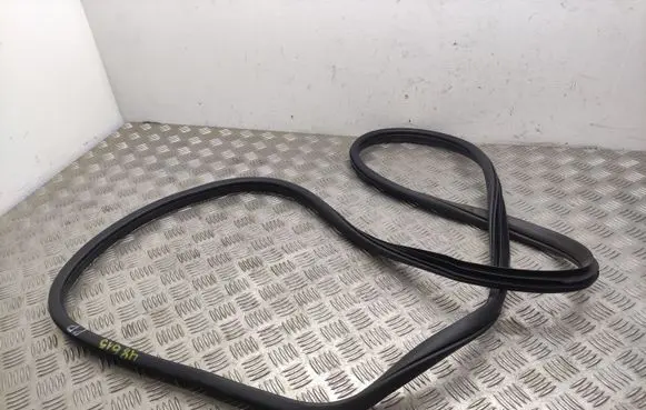 KIA Sorento Front door rubber seal