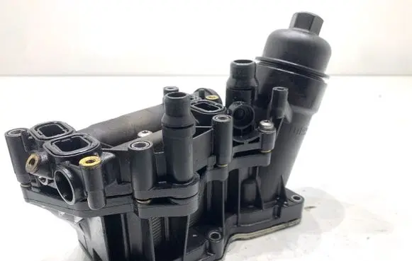 BMW 3 F30 F35 F31 Oil filter mounting bracket 70379327