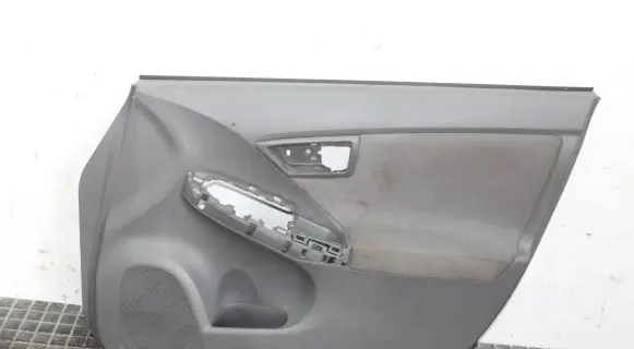 Toyota Prius (XW30) Front door card panel trim