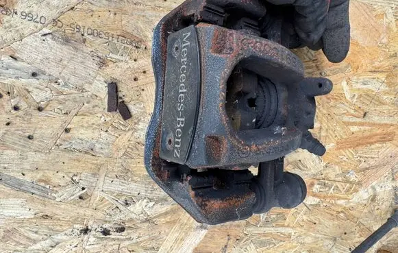 Mercedes-Benz Vito Viano W447 Rear brake caliper A4474232100 230221