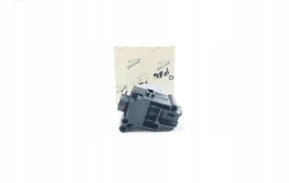 Jaguar XJ X351 Fuel pressure regulator XR87989