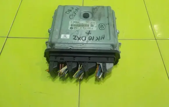 BMW 3 E90 E91 Engine control unit/module 0281017446 PP150 8512291