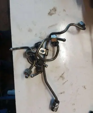 Fuel injector supply line/pipe