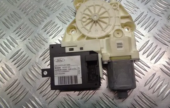 Ford Focus Sliding door electric window regulator 0130822218