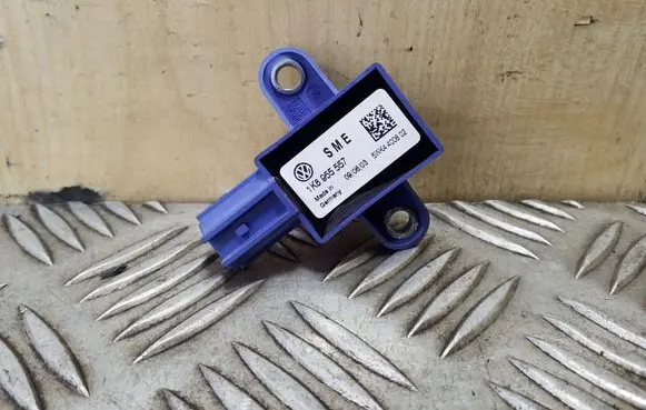 Volkswagen Scirocco Airbag deployment crash/impact sensor 1K8955557 5WK4400802