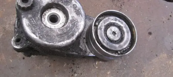 Mercedes-Benz CLS C218 X218 Generator/alternator belt tensioner A6422001370