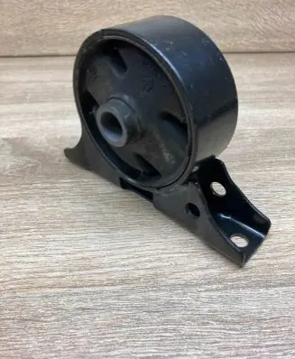 Mitsubishi Galant IX Engine mount bracket MR589154