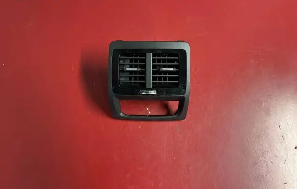 Rear air vent grill
