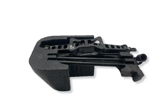 Fiat Freemont Spare wheel mounting bracket 04786386AC