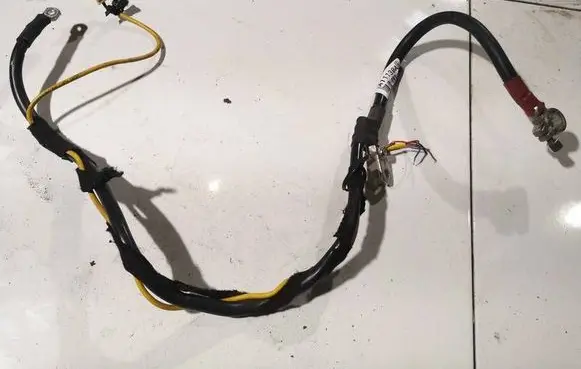 Audi A6 S6 C6 4F Positive cable (battery) 