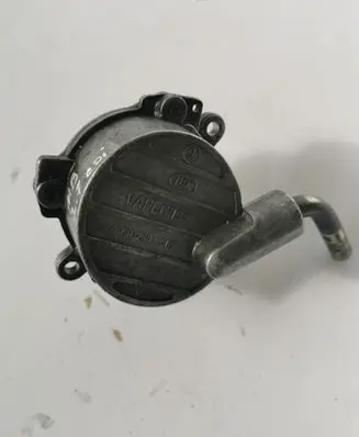 Mercedes-Benz E W211 Vacuum pump A6112300065