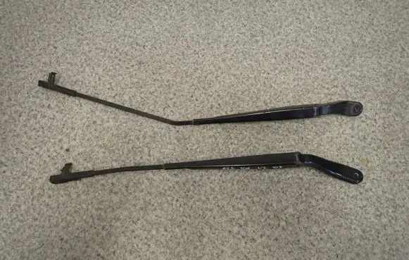 Mazda 3 I Front wiper blade arm