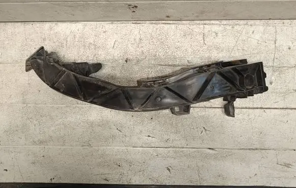 Headlight/headlamp mounting bracket