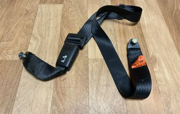 Alfa Romeo 147 Rear seatbelt 049073