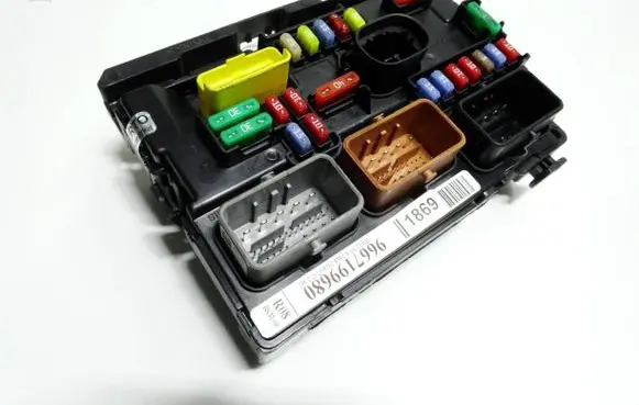 Citroen C1 Fuse module 9667199680 698L