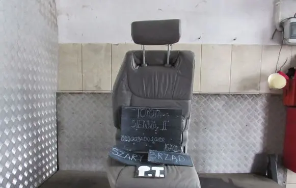 Toyota RAV 4 (XA20) Front driver seat 