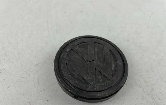 Volkswagen Golf I Original wheel cap 321601171B