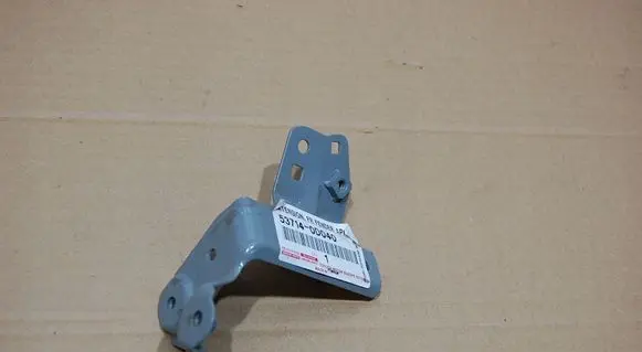 Toyota Yaris Fender mounting bracket 537140D040