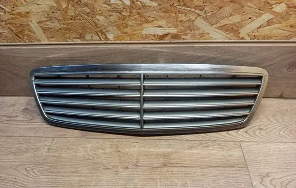 Mercedes-Benz C W203 Front grill A2038800183