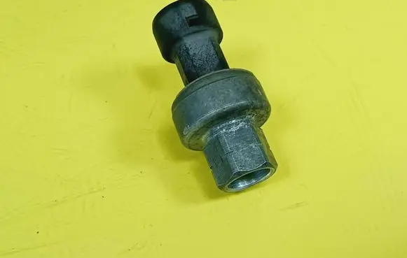 Chevrolet Lacetti Air conditioning (A/C) pressure sensor 2CP1511