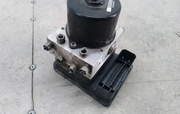 Volvo V50 ABS Pump 