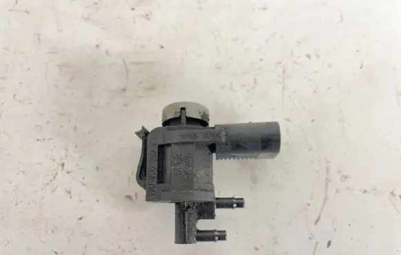 Volkswagen PASSAT B6 Vacuum valve 1J0906283C