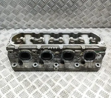 GMC Sierra 1000 Engine head 12620214 12656609