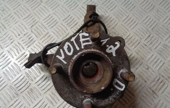 Nissan Note (E12) Front wheel hub
