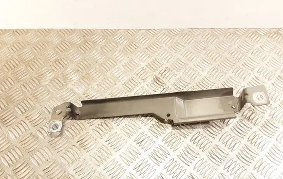 Volvo XC60 Fender mounting bracket 31424580