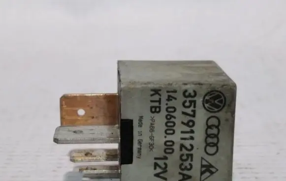 Volkswagen Transporter - Caravelle T4 Other relay 357911253A