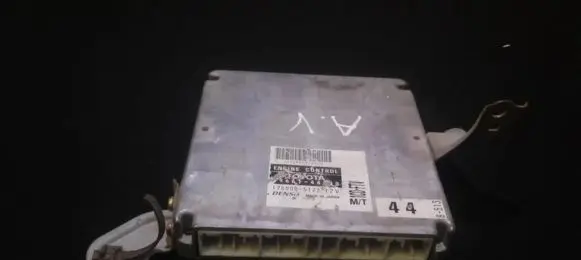 Toyota Avensis T220 Engine control unit/module 1758005122 175800-5122
