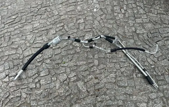 Peugeot 208 I Air conditioning (A/C) pipe/hose 9822371280