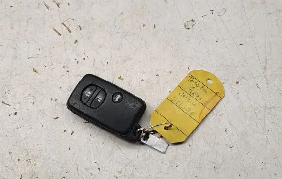 Toyota Avensis T270 Ignition key/card 8990405011