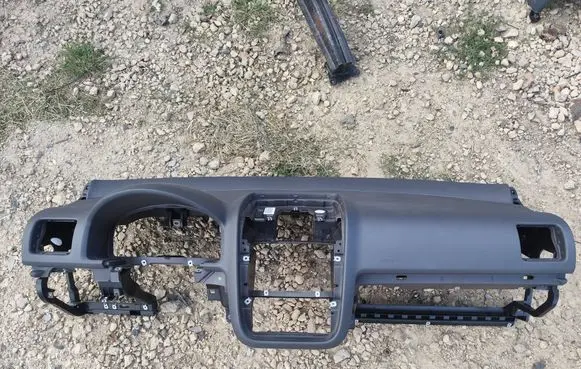 Volkswagen Golf V Dashboard 1K1858295 1K1857669 1155D300436