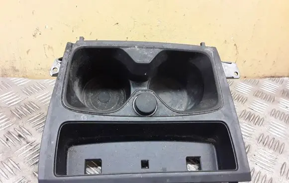 Cup holder front