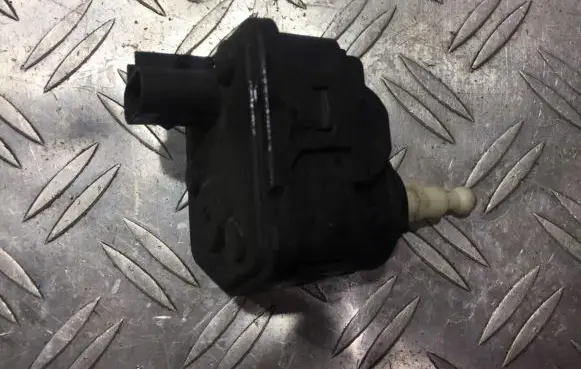 Mitsubishi Carisma Headlight level adjustment motor 00728232