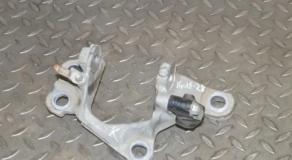 Mazda CX-5 Engine mounting bracket