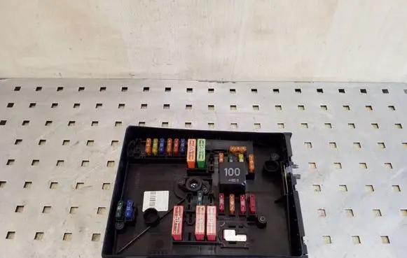 Skoda Superb B6 (3T) Fuse module 1K0937125D
