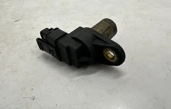 Mercedes-Benz E W210 Camshaft position sensor A0031539728