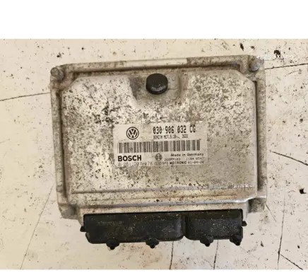 Volkswagen Polo III 6N 6N2 6NF Engine control unit/module 030906032CG 26SA7189 0261207178