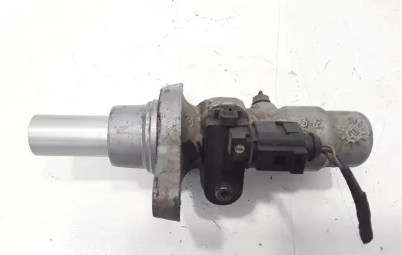 Volkswagen PASSAT B6 Master brake cylinder