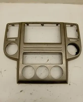 Nissan X-Trail T30 Dash center air vent grill 68260
