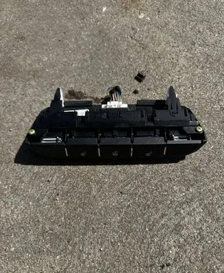 KIA Ceed Seat heating switch 93315J7010 2018628 40B2011000