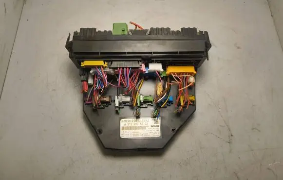 Mercedes-Benz C W204 Fuse box set A2129005622 A2129025504 A2129015004
