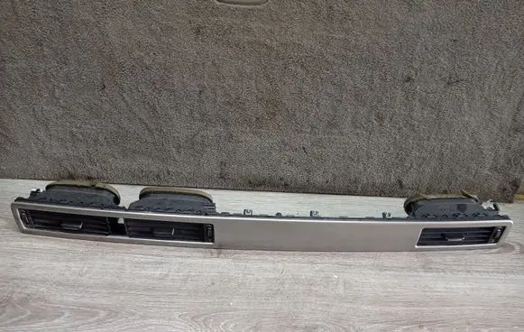 Volvo V70 Dash center air vent grill 30715143