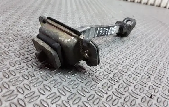 KIA Sorento Rear door check strap stopper
